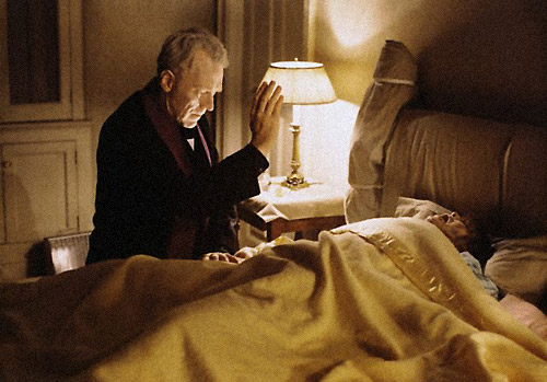 Max von Syndow et Linda Blair dans “The Exorcist” (Warner Bros)